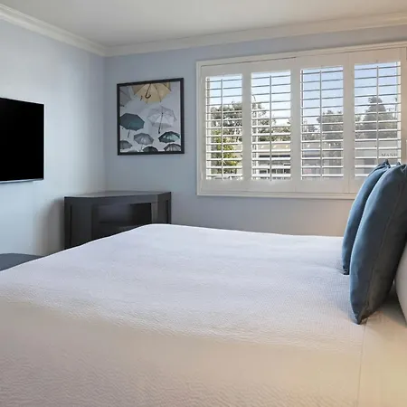City Express By Marriott Manhattan Beach-3